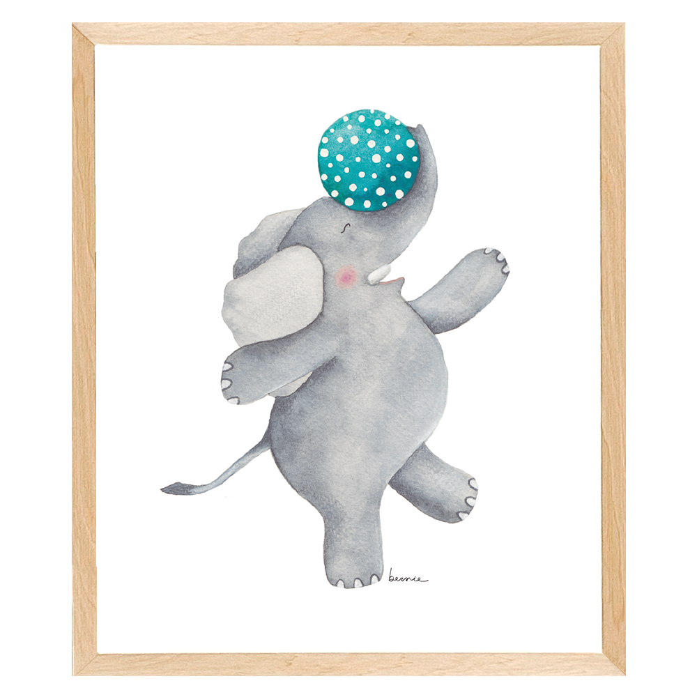 • Elefante y su pelota •