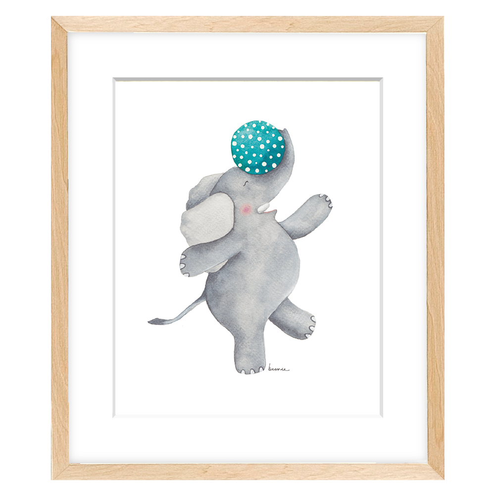 • Elefante y su pelota •